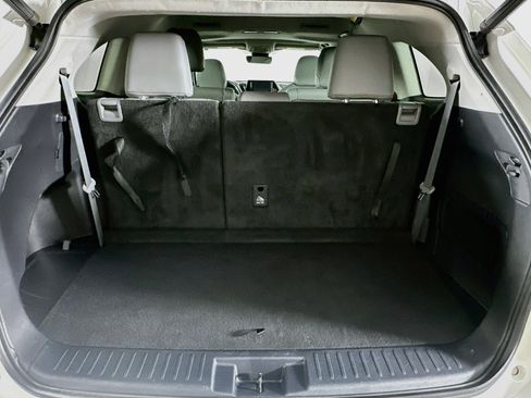 Used 2020 Toyota Highlander XLE AWD/4WD image 31