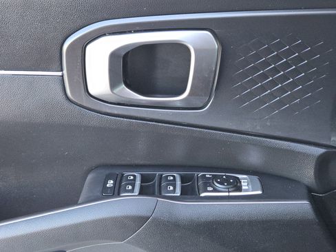 Used 2023 Kia Sorento LX image 23
