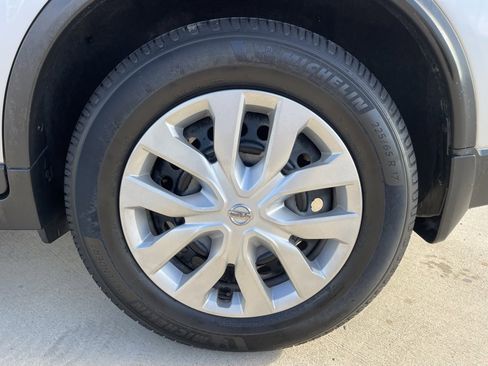 Certified 2018 Nissan Rogue S image 16