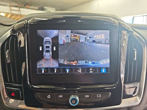 Used 2023 Chevrolet Traverse LT w/ LT Premium Package AWD/4WD image 27