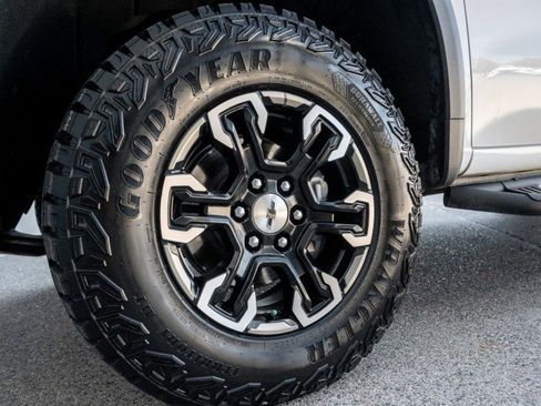 Used 2023 Chevrolet Silverado 1500 ZR2 image 33