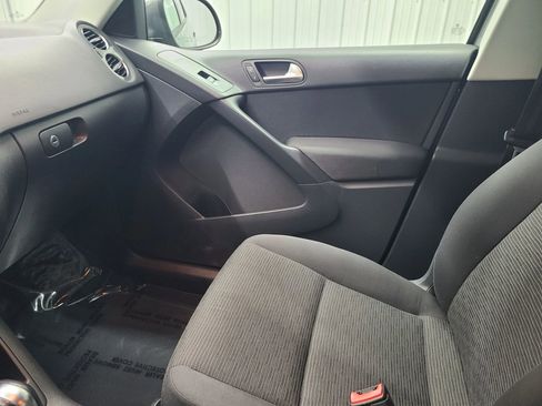Used 2014 Volkswagen Tiguan S image 24