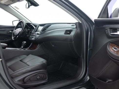 Used 2015 Chevrolet Impala LT w/ Convenience Package image 30