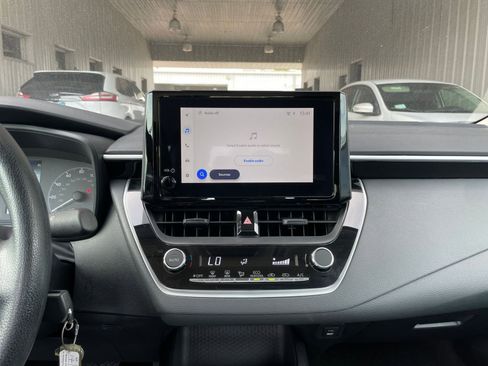 Used 2025 Toyota Corolla LE image 21