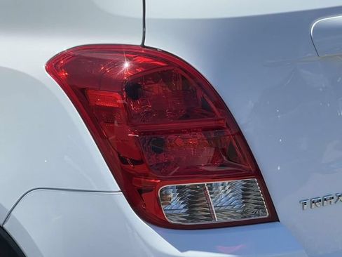 Used 2021 Chevrolet Trax LS AWD/4WD image 10
