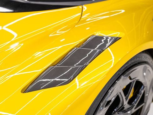 Used 2022 Ferrari SF90 Spider image 12