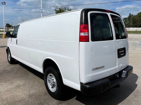 Used 2017 Chevrolet Express 2500 Extended RWD image 4