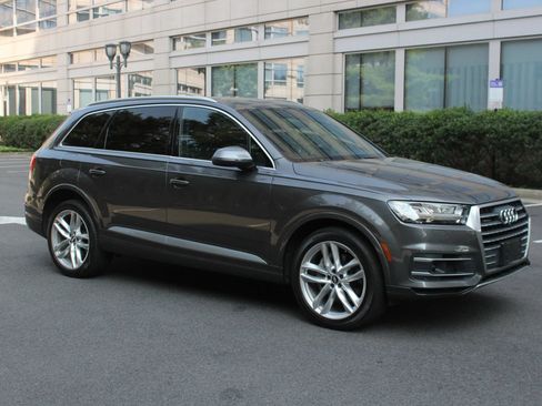 Used 2018 Audi Q7 3.0T Prestige AWD/4WD image 2