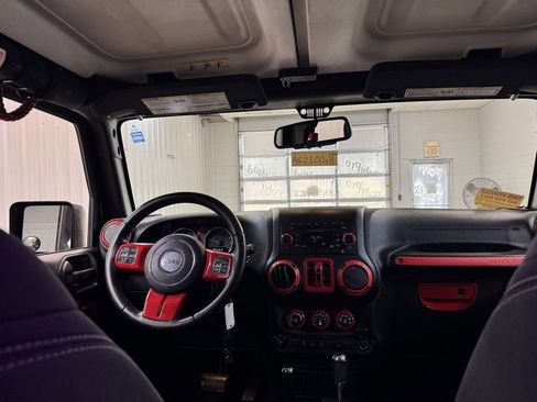 Used 2017 Jeep Wrangler Unlimited Sahara w/ Connectivity Group image 20