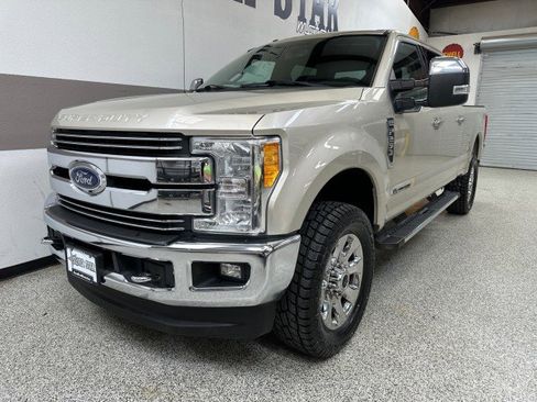 Used 2017 Ford F250 Lariat w/ Chrome Package image 3
