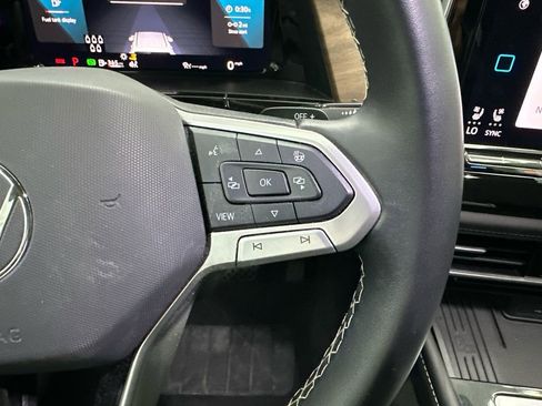 Used 2025 Volkswagen Atlas SE image 28