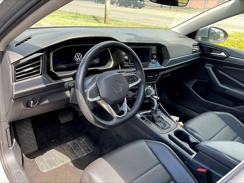 Used 2024 Volkswagen Jetta SE FWD image 5