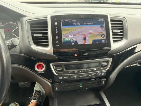 Used 2017 Honda Pilot Touring image 10