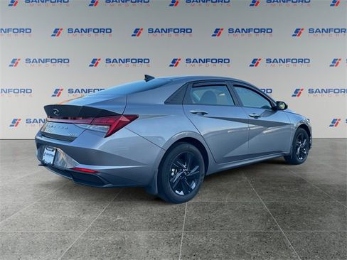 Used 2023 Hyundai Elantra Blue image 5