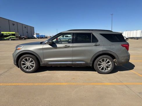 Used 2020 Ford Explorer XLT w/ Equipment Group 202A image 6
