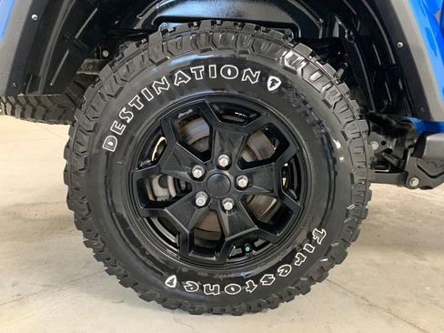 Used 2022 Jeep Gladiator Willys image 24