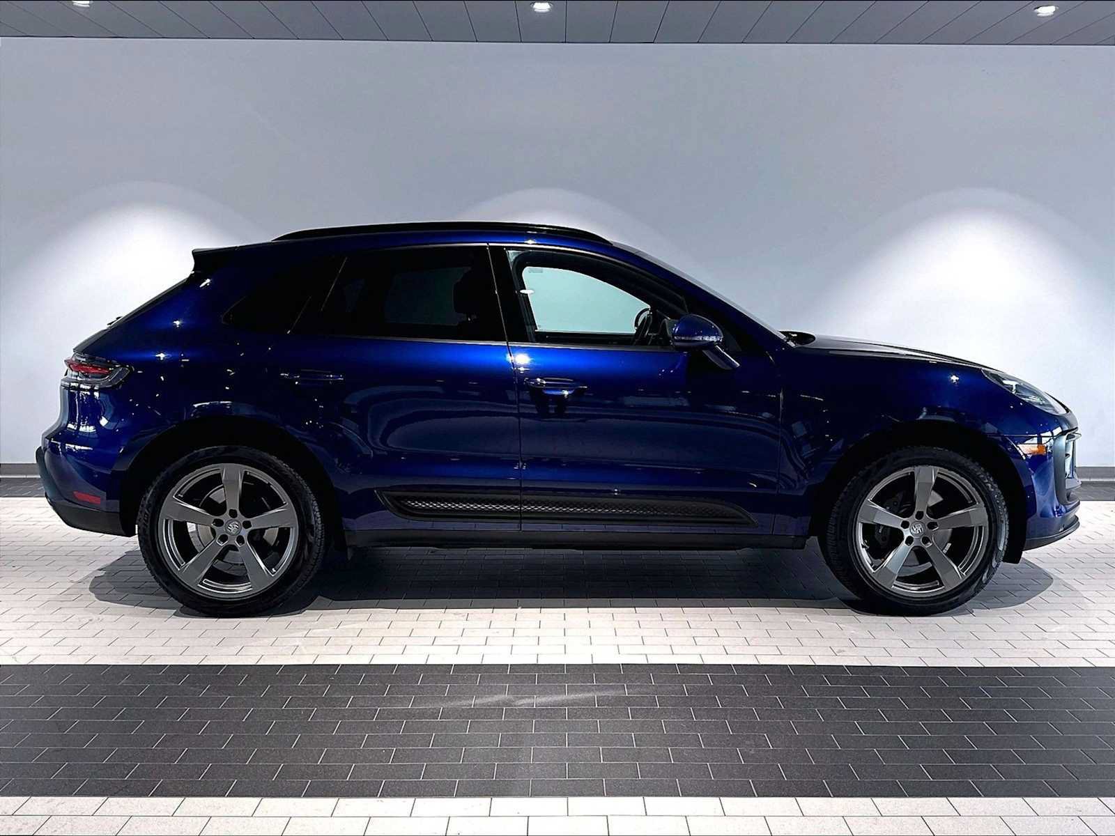 Used 2022 Porsche Macan AWD/4WD image 11
