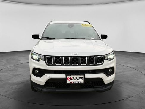 Used 2024 Jeep Compass Latitude AWD/4WD image 2
