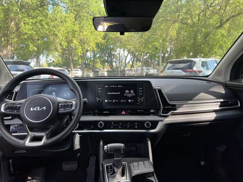 Used 2025 Kia Sportage LX FWD image 31