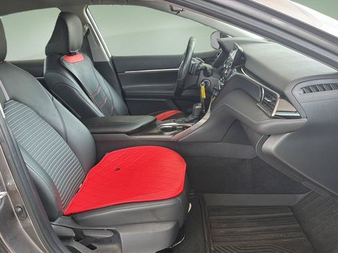 Used 2024 Toyota Camry SE FWD image 11