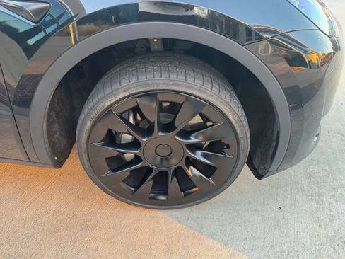 Used 2023 Tesla Model Y Long Range image 42