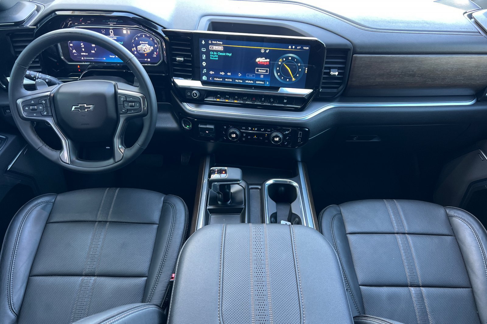Used 2026 Chevrolet Silverado 1500 High Country w/ Midnight Edition AWD/4WD image 10