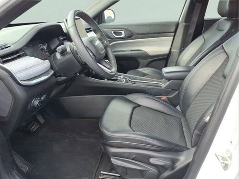 Used 2025 Jeep Compass Latitude image 21