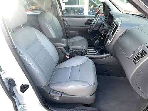Used 2005 Ford Escape XLT image 18