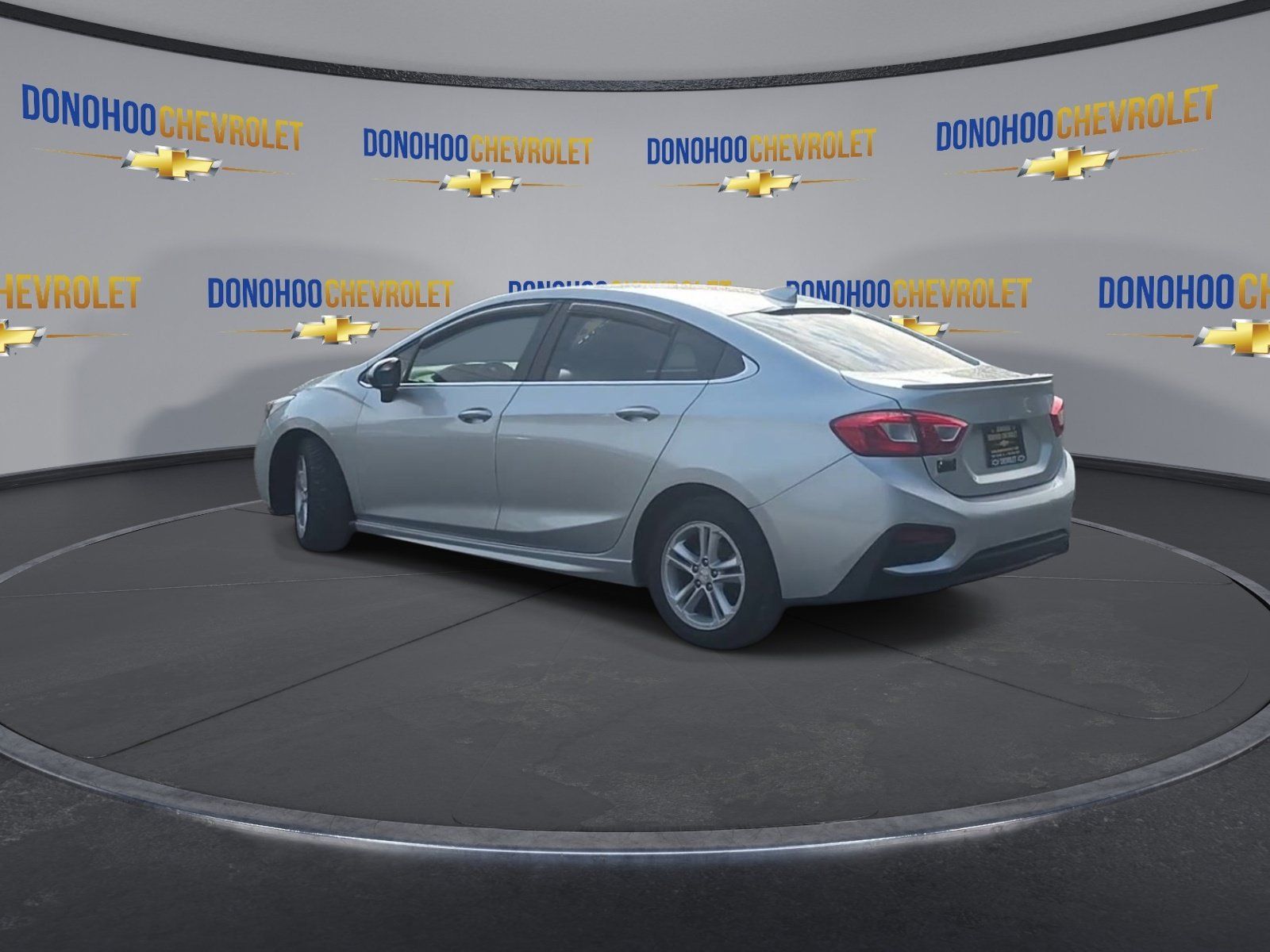 Used 2018 Chevrolet Cruze LT w/ Convenience Package FWD image 9