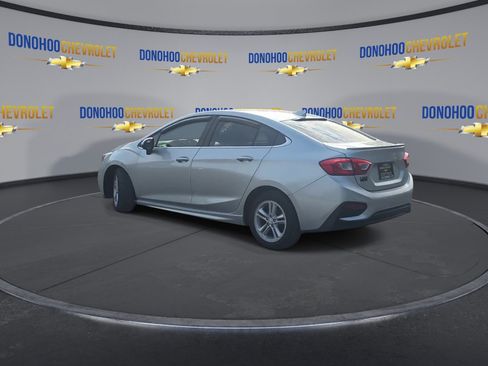 Used 2018 Chevrolet Cruze LT w/ Convenience Package FWD image 9