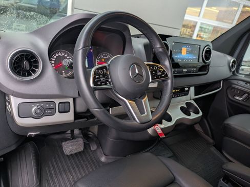 Used 2022 Mercedes-Benz Sprinter 2500 image 14