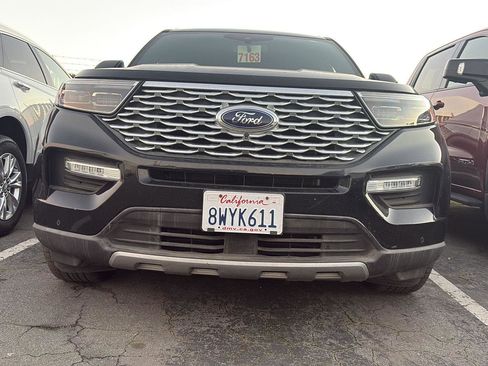 Used 2020 Ford Explorer Platinum w/ Premium Technology Package image 2