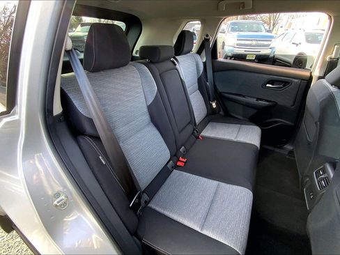 Used 2021 Nissan Rogue SV image 17