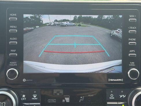 Used 2021 Toyota Highlander L FWD image 28