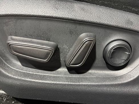 Used 2020 Toyota Camry LE image 33