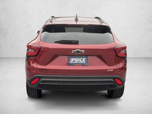 Used 2025 Chevrolet Trax RS w/ Driver Confidence Package FWD image 6