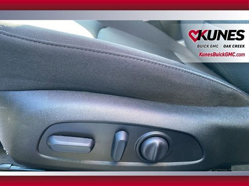 Used 2025 Chevrolet Malibu LT image 14