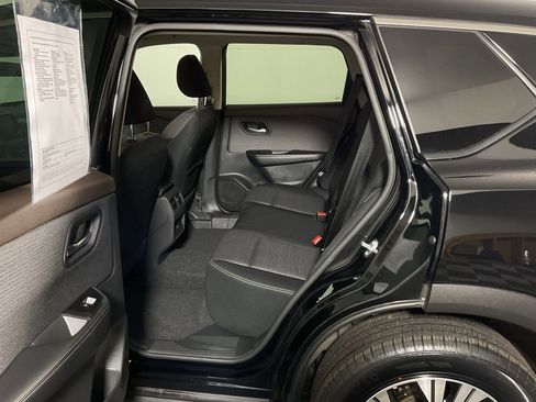 Used 2023 Nissan Rogue SV image 30