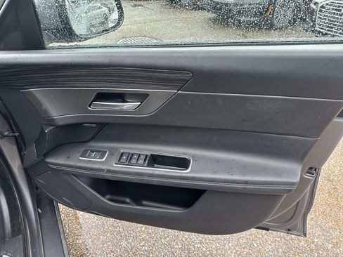 Used 2017 Jaguar XF S RWD image 16