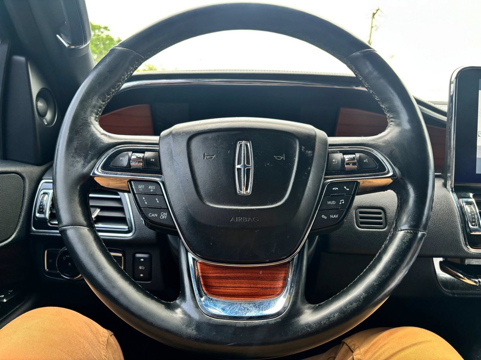 Used 2018 Lincoln Navigator Select w/ Technology Package AWD/4WD image 37