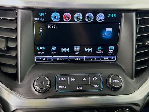 Used 2018 GMC Acadia SLE FWD image 17