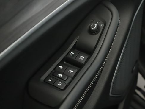 Used 2023 Jeep Grand Cherokee Limited AWD/4WD image 7