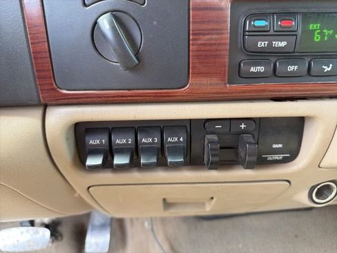 Used 2005 Ford F250 Lariat image 18