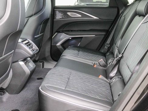 New 2026 Cadillac Lyriq V image 21