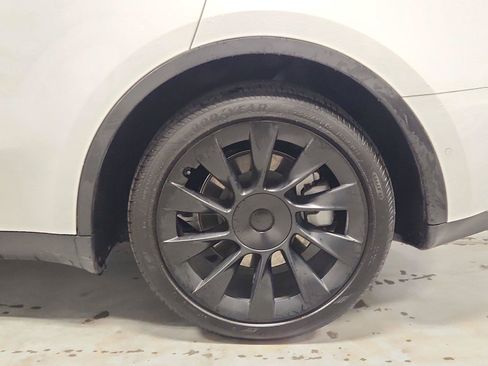 Used 2021 Tesla Model Y Long Range AWD/4WD image 32