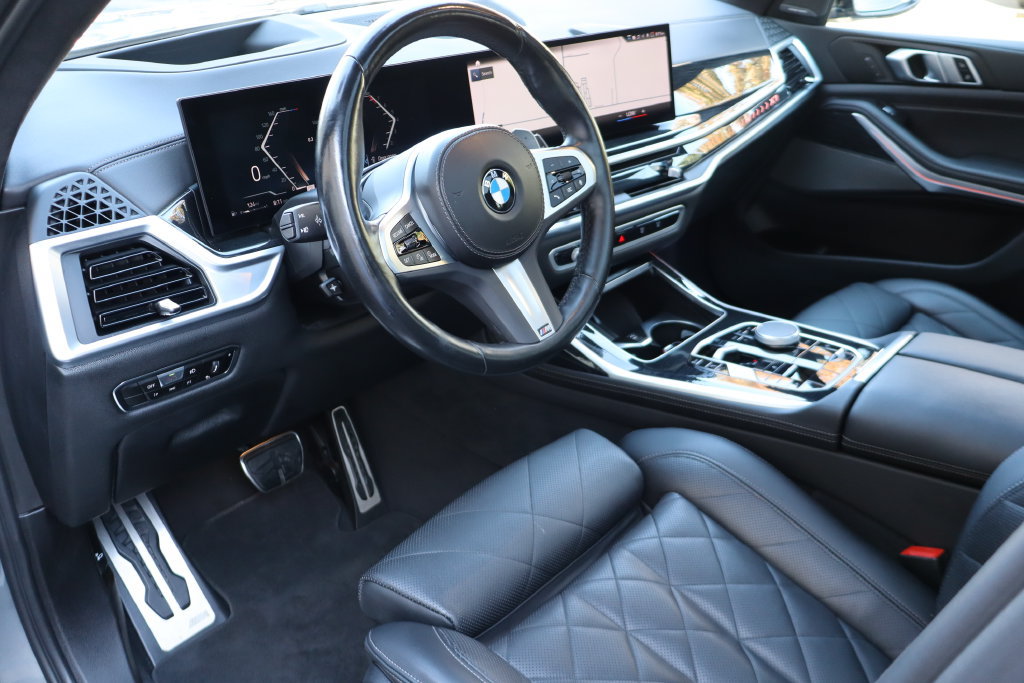 Used 2023 BMW X7 xDrive40i w/ M Sport Package AWD/4WD image 5