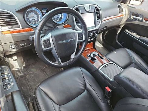 Used 2013 Chrysler 300 RWD image 10