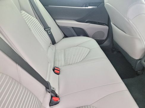 Used 2020 Toyota Camry SE FWD image 19