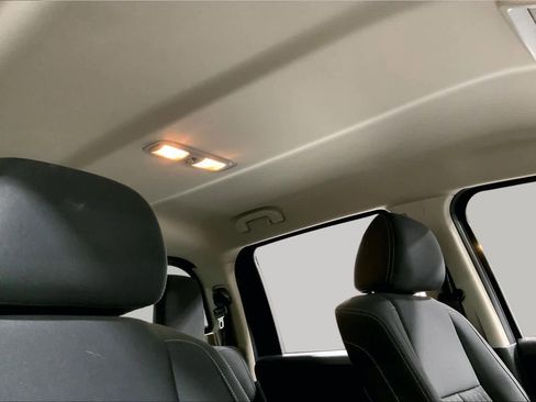 Used 2018 Nissan Titan SV w/ SV Convenience Package AWD/4WD image 14