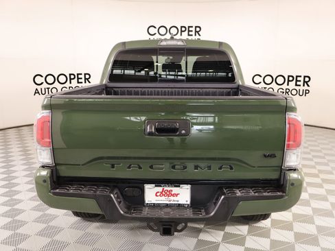 Used 2022 Toyota Tacoma TRD Off-Road w/ Technology Package AWD/4WD image 20